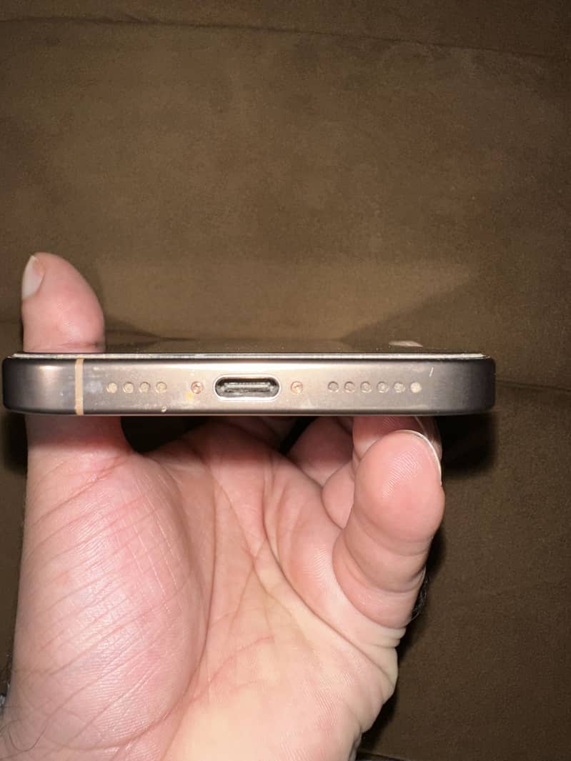 iPhone 16 Pro Max 2