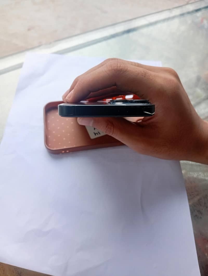Apple iPhone 14 3