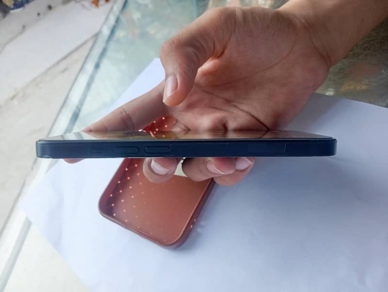 Apple iPhone 14 4
