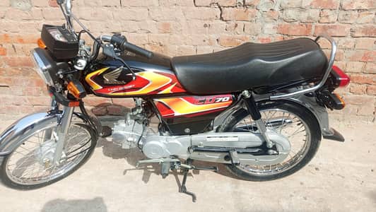 New Honda CD 70|Black Color|4000 KM Used.