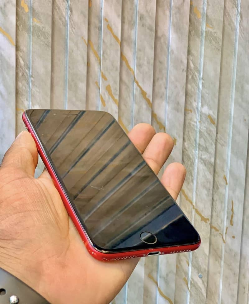 Apple iPhone 8 Plus 1