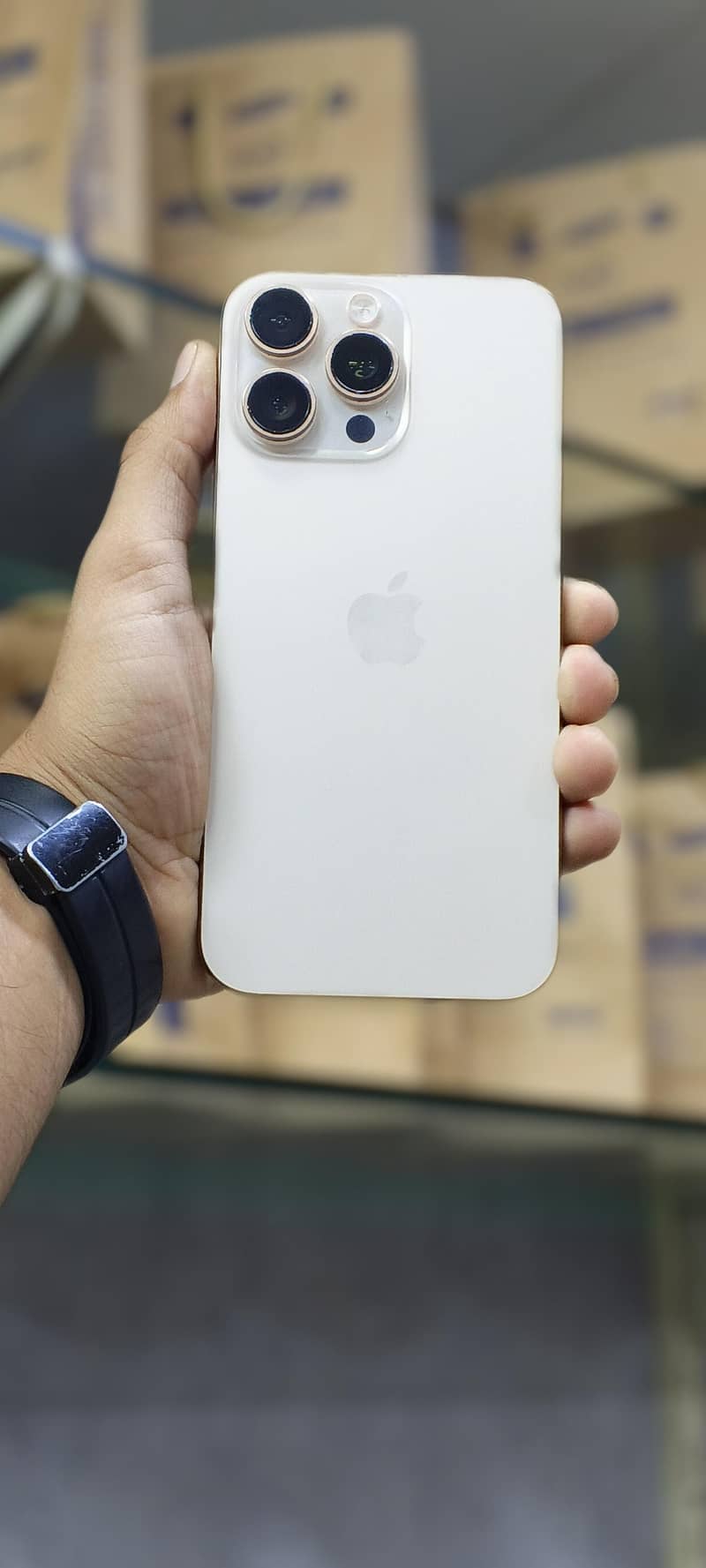 Apple iPhone 16 Pro Max 0