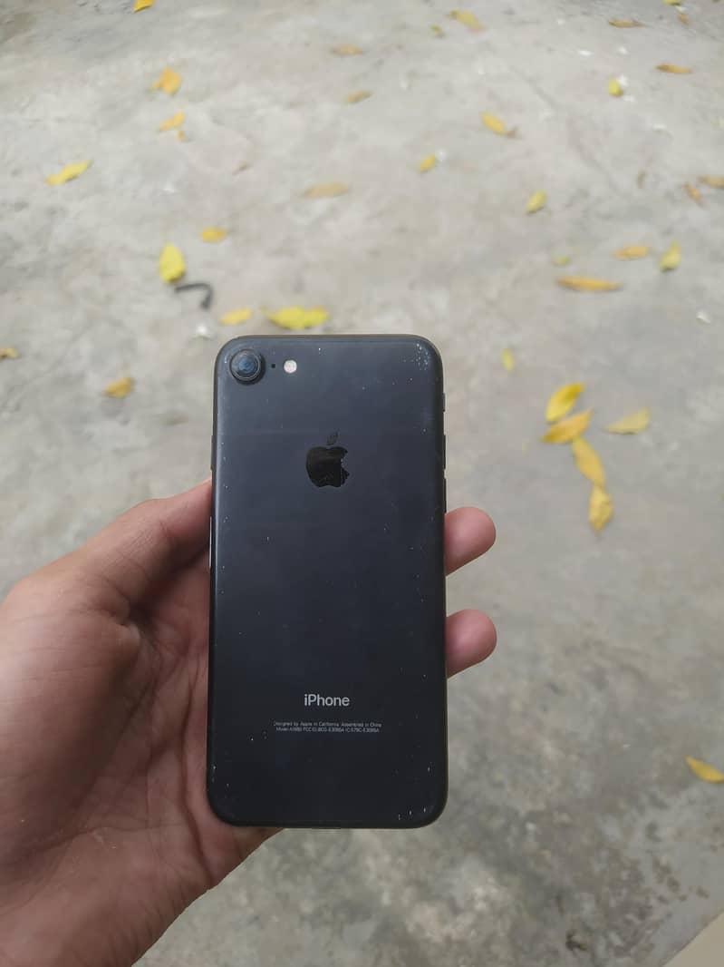 Apple iPhone 7 0