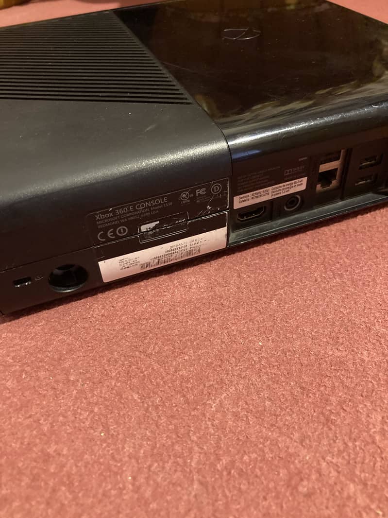 Xbox 360 E with controller & games 2