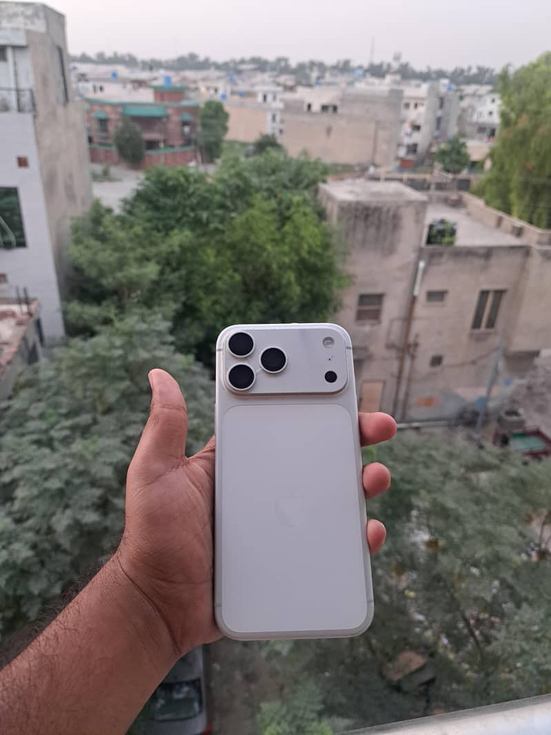 Apple iPhone 17 Pro Max 1