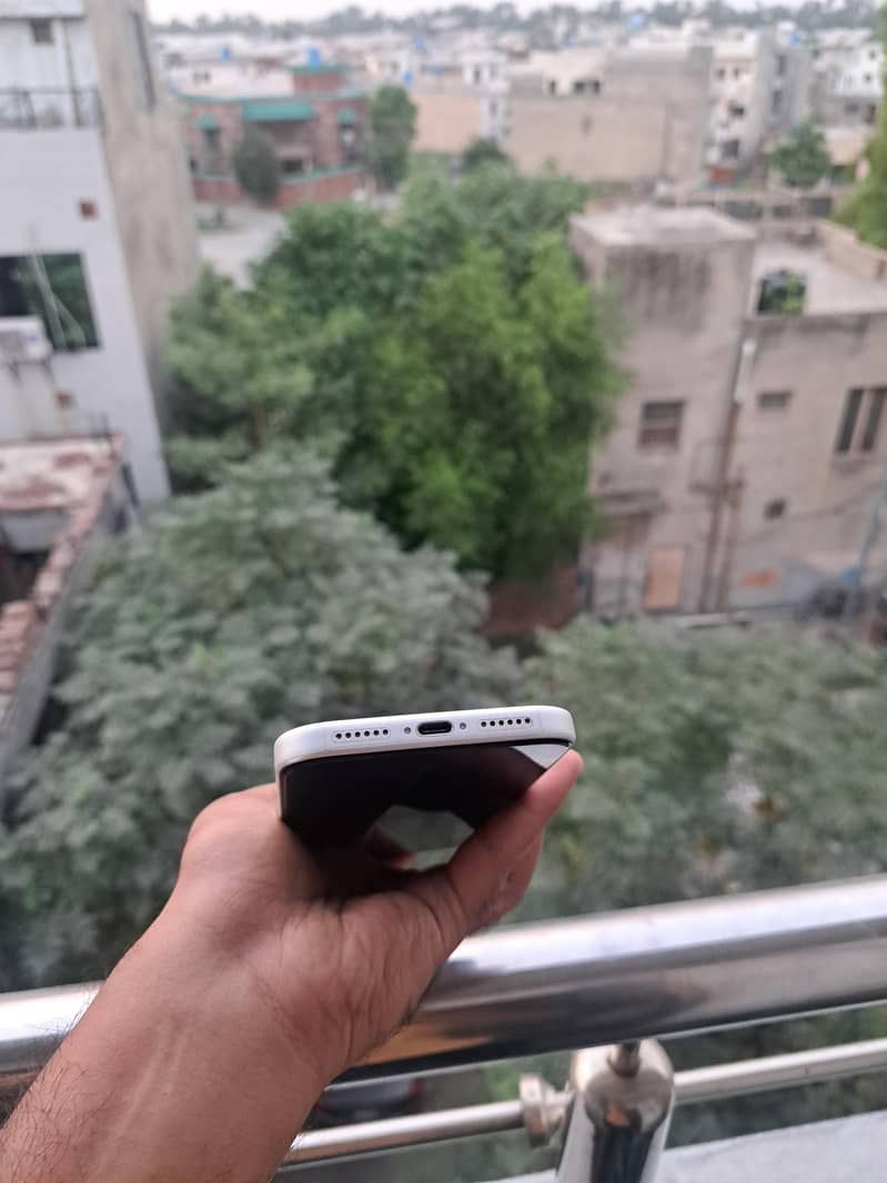 Apple iPhone 17 Pro Max 4
