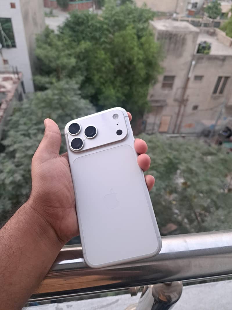 Apple iPhone 17 Pro Max 5
