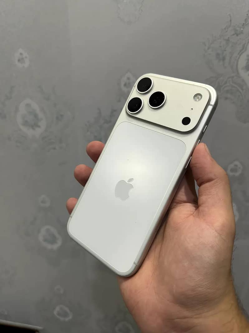 Apple iPhone 17 Pro Max 0