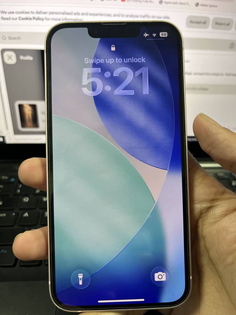 Apple iPhone 13 4