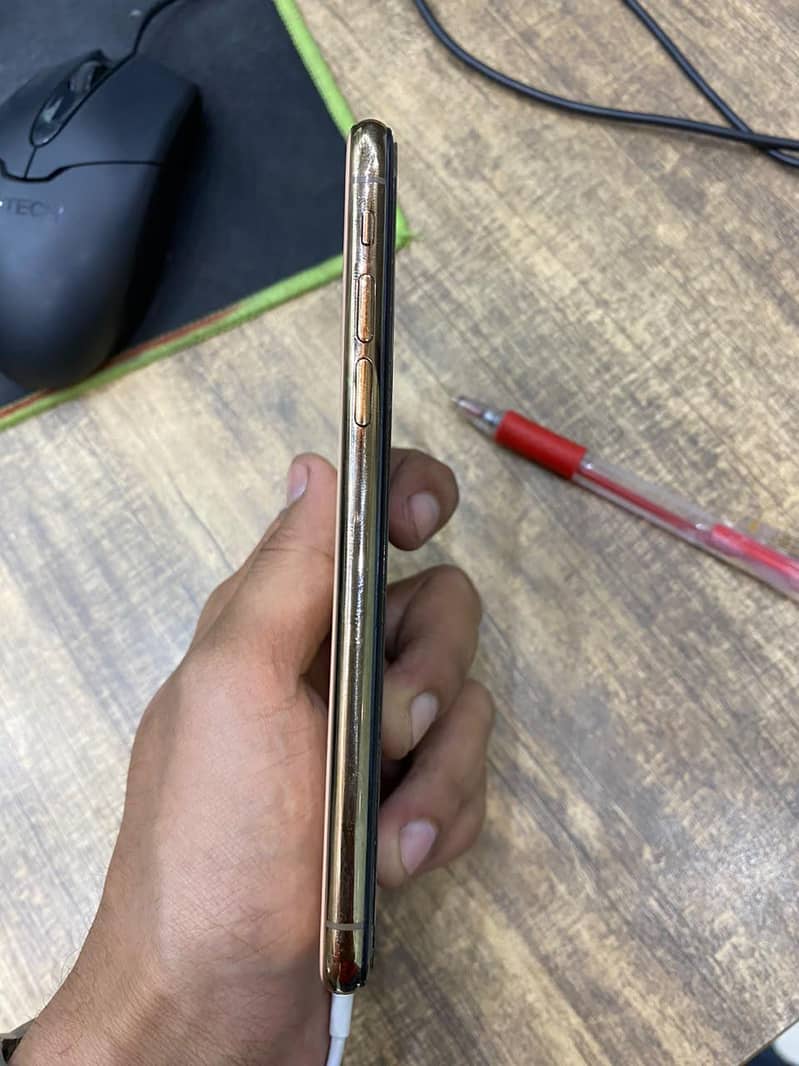 Apple iPhone X 3