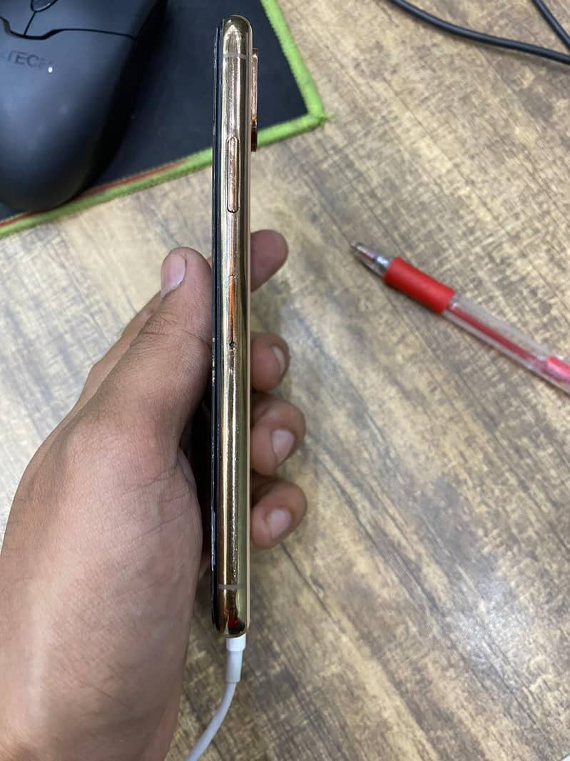 Apple iPhone X 4