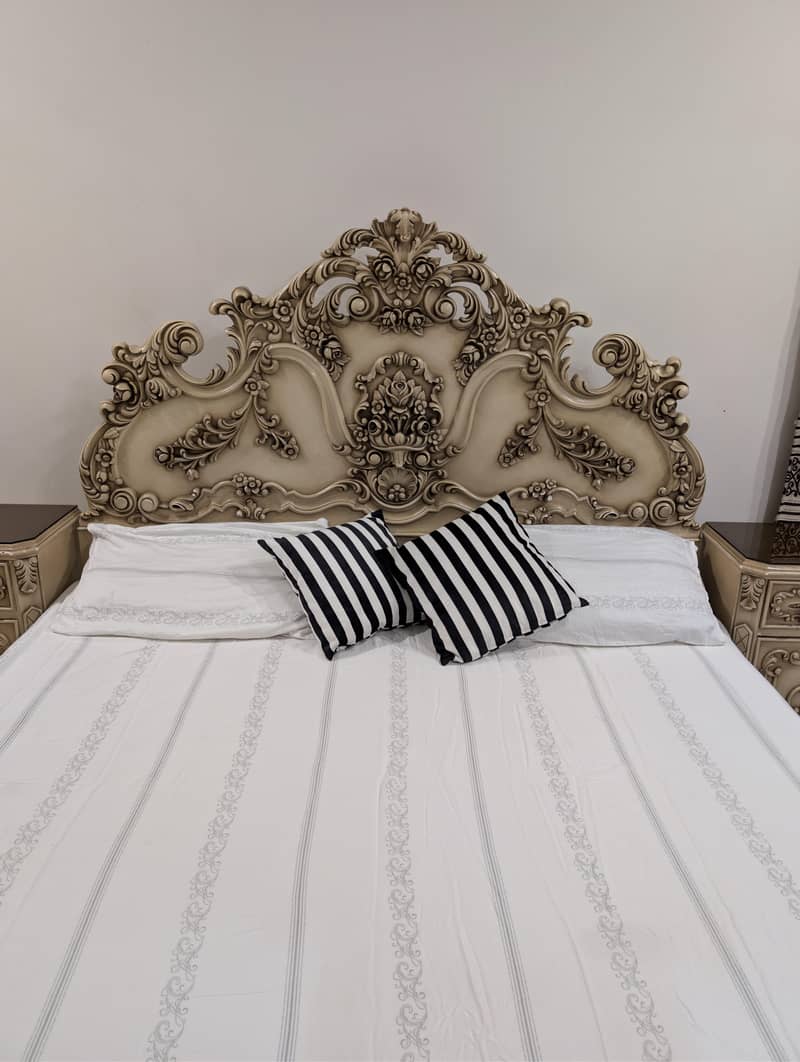 Bedroom Set (Solid Wood). Good Condition 1