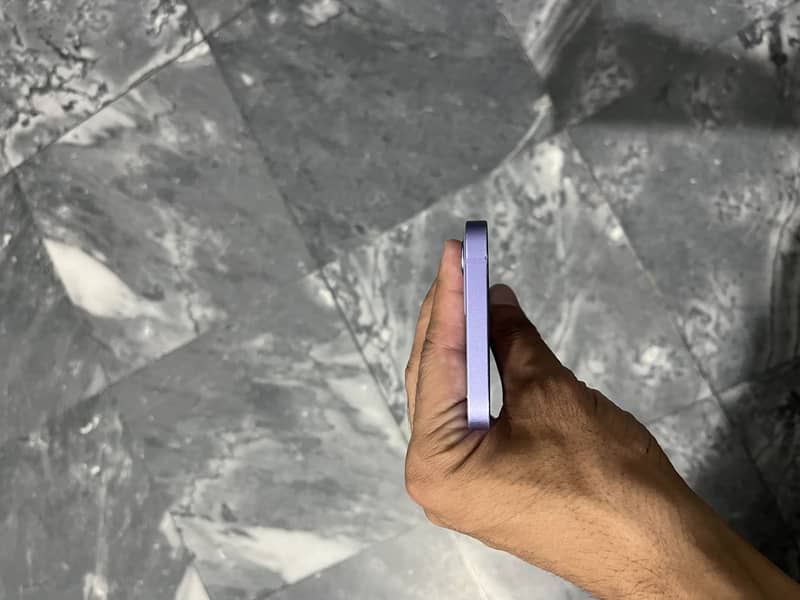 Apple iPhone 12 4