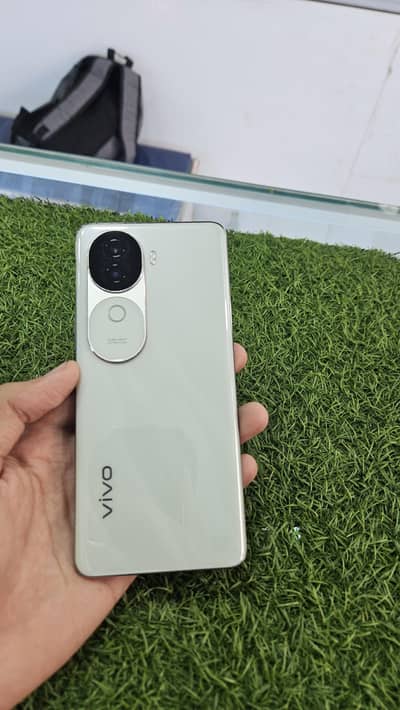 Vivo v40e 8/256
