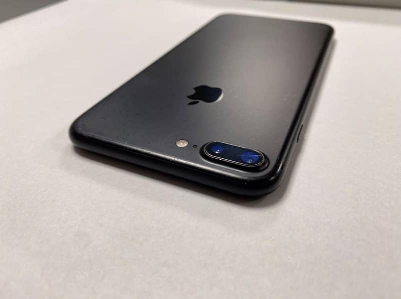 Apple iPhone 7 Plus 0