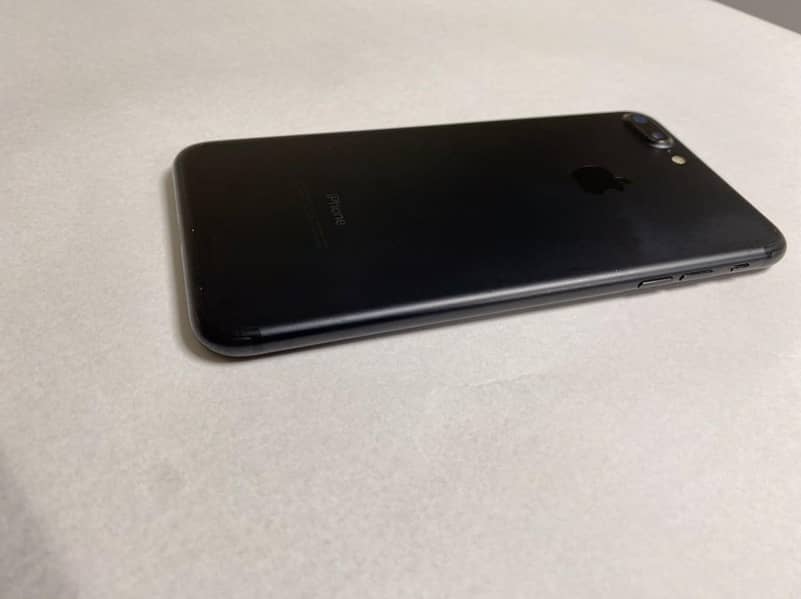 Apple iPhone 7 Plus 2