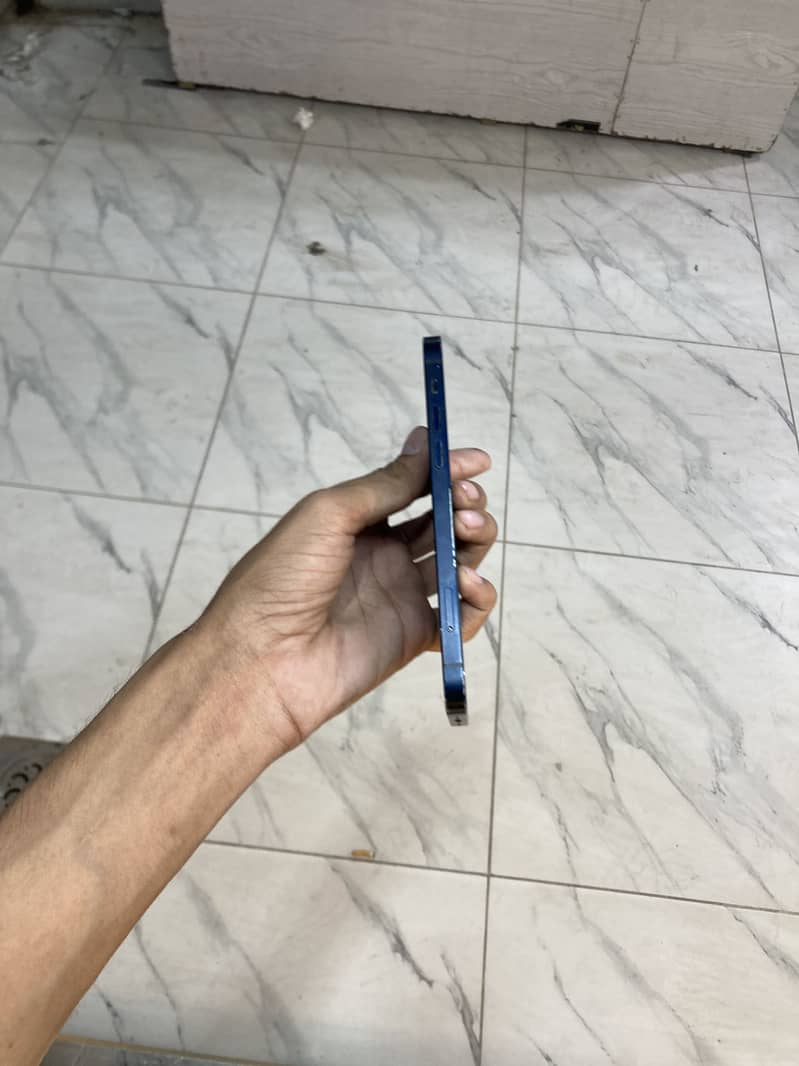 Apple iPhone 12 2