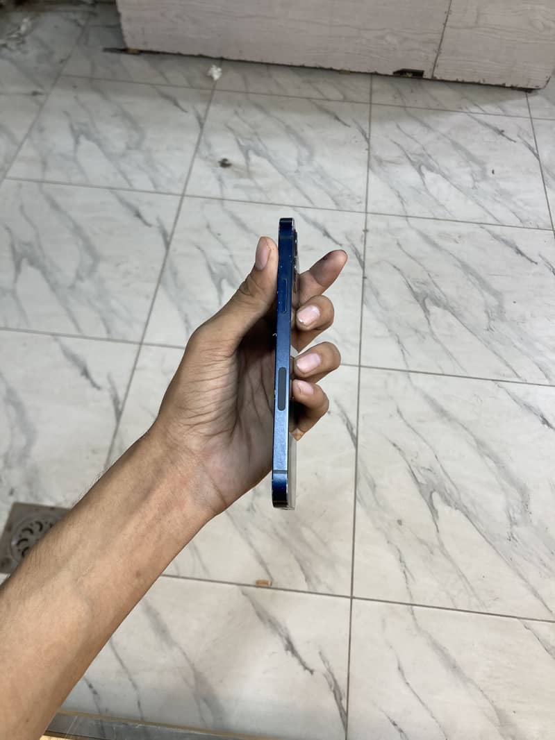 Apple iPhone 12 3
