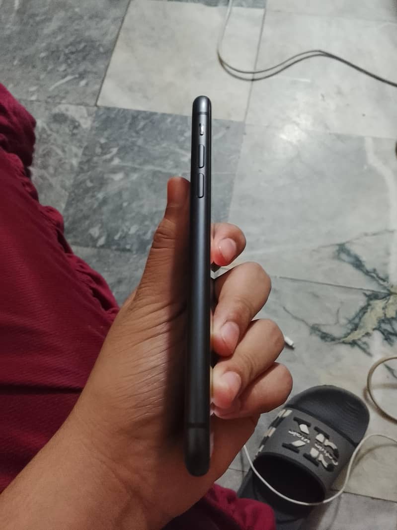 Apple iPhone 11 3