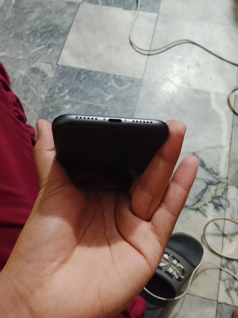 Apple iPhone 11 4