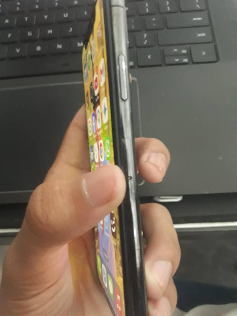 Apple iPhone XS 4