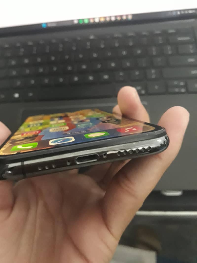 Apple iPhone XS 5