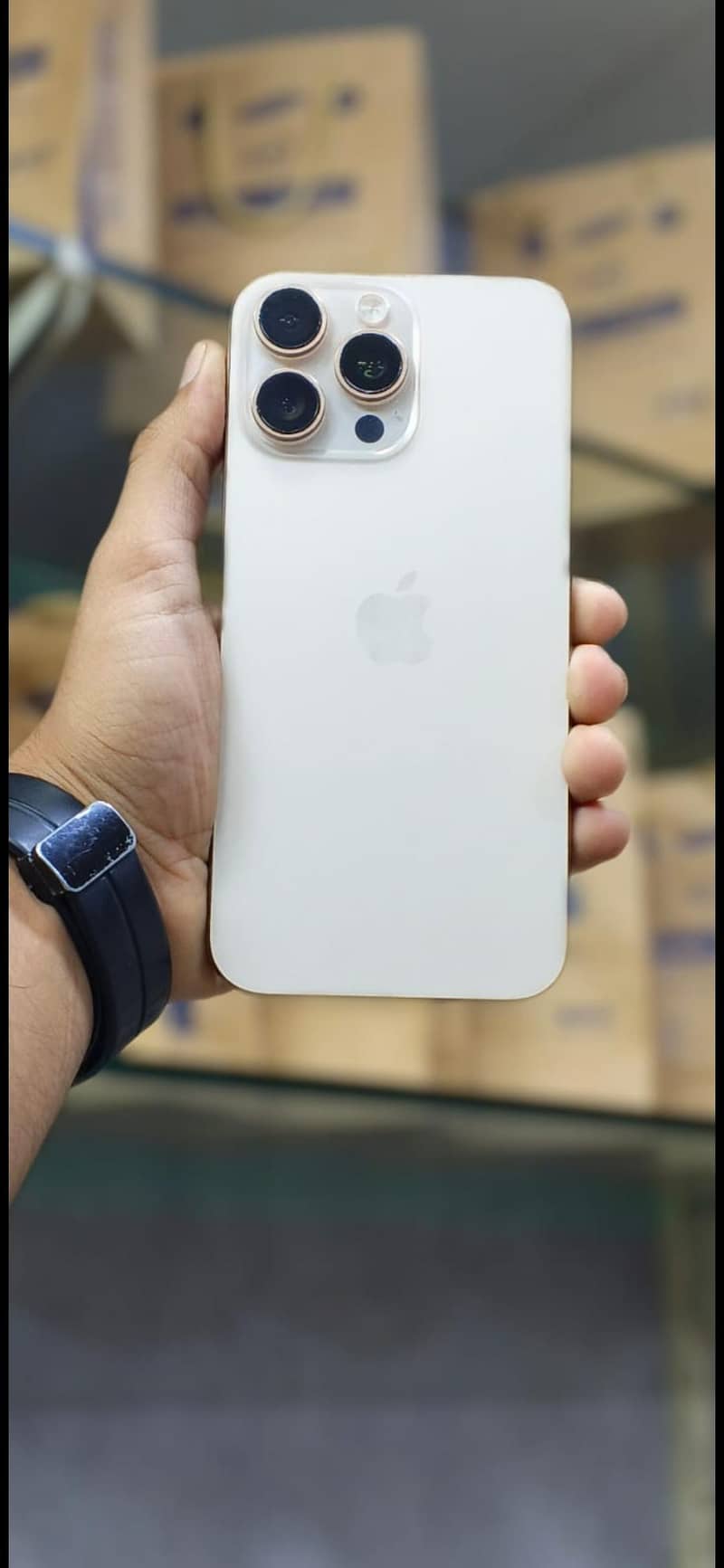 Apple iPhone 16 Pro Max 0