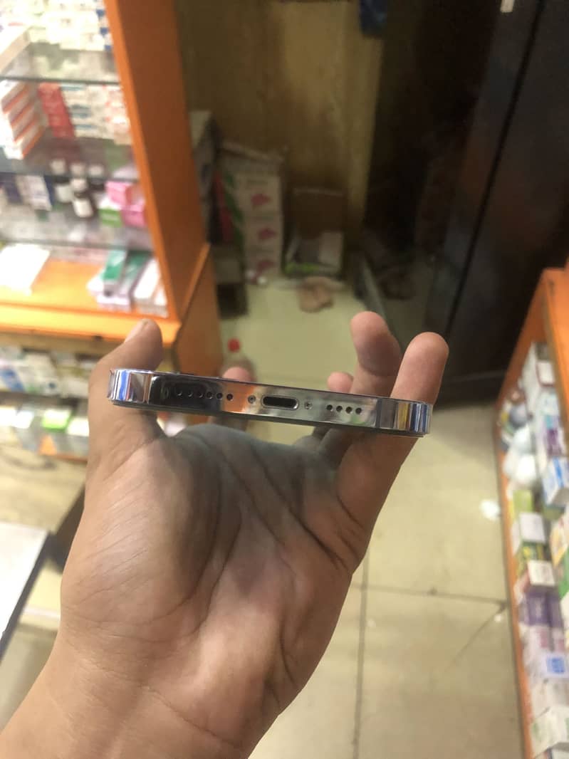 Apple iPhone 13 Pro Max 4