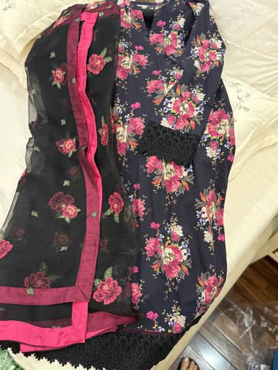 Lum sum clothes for sale  03009119995 contact on this number