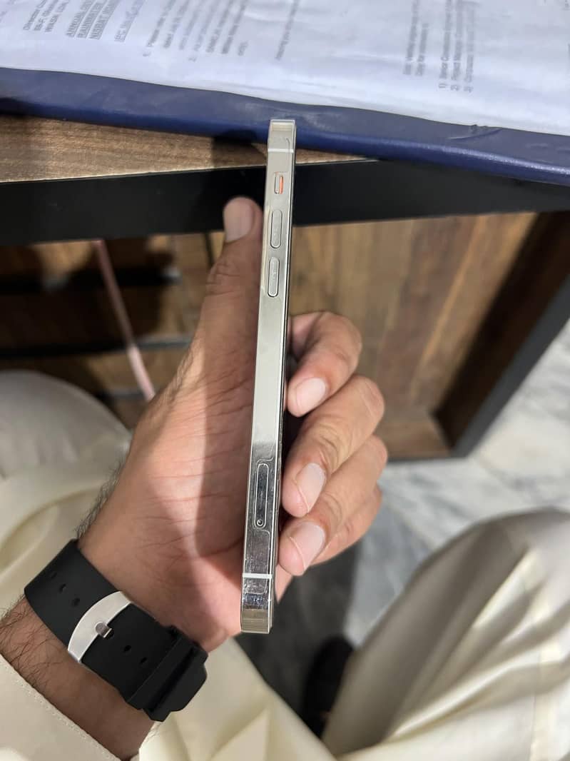 Apple iPhone 12 Pro 3