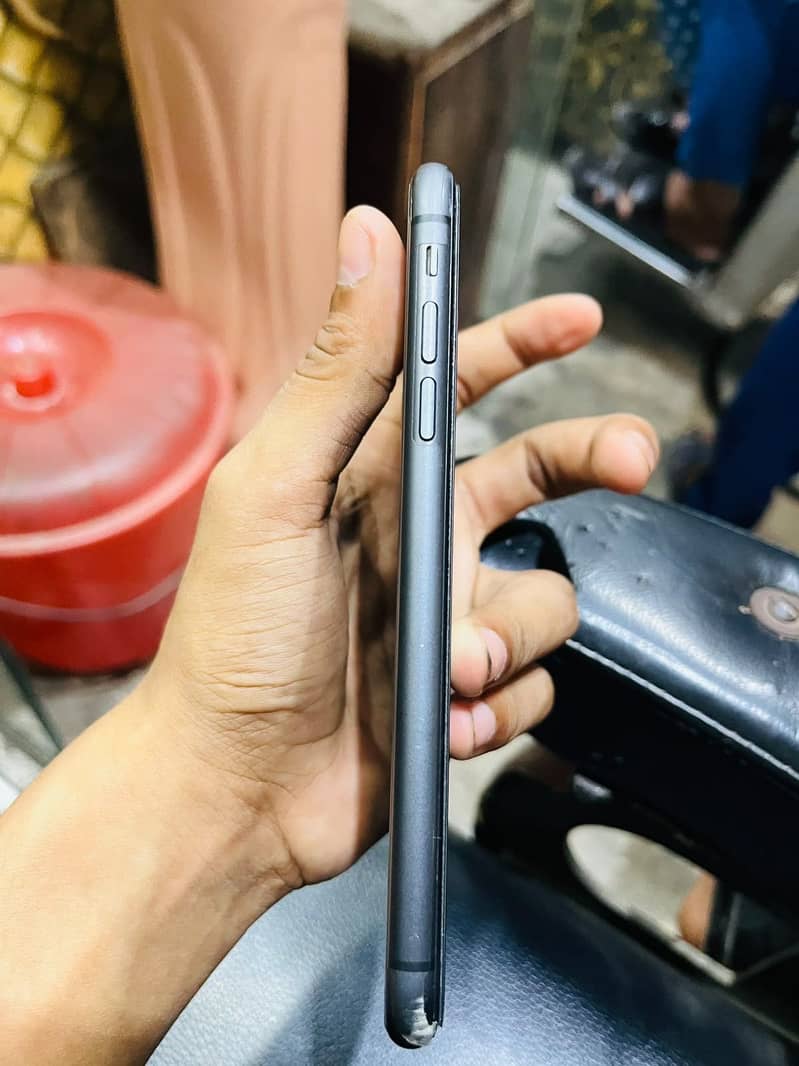 Apple iPhone 11 0