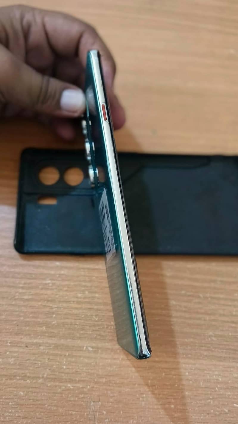 Tecno CAMON 40 Pro 1