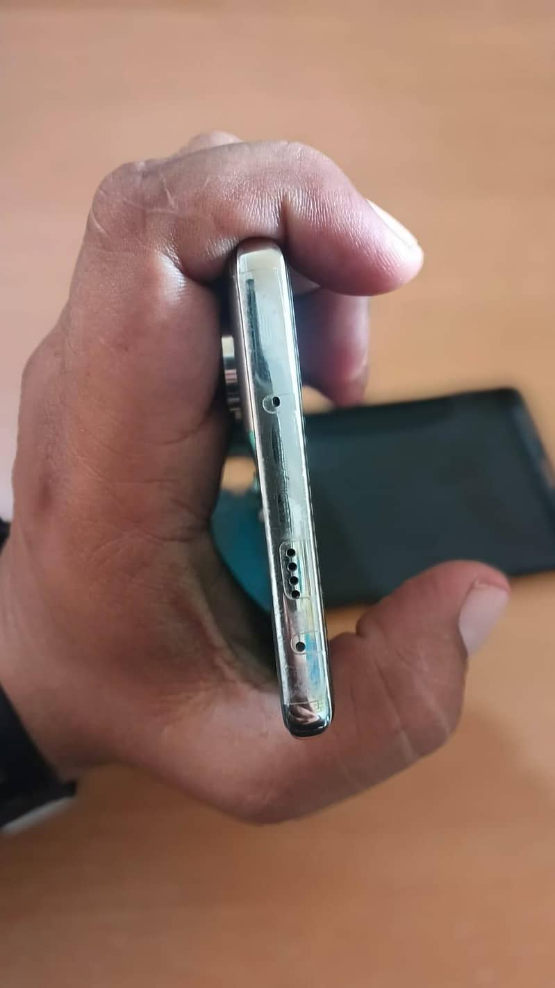 Tecno CAMON 40 Pro 4