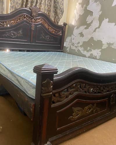 queen size bed for 30k negotiable