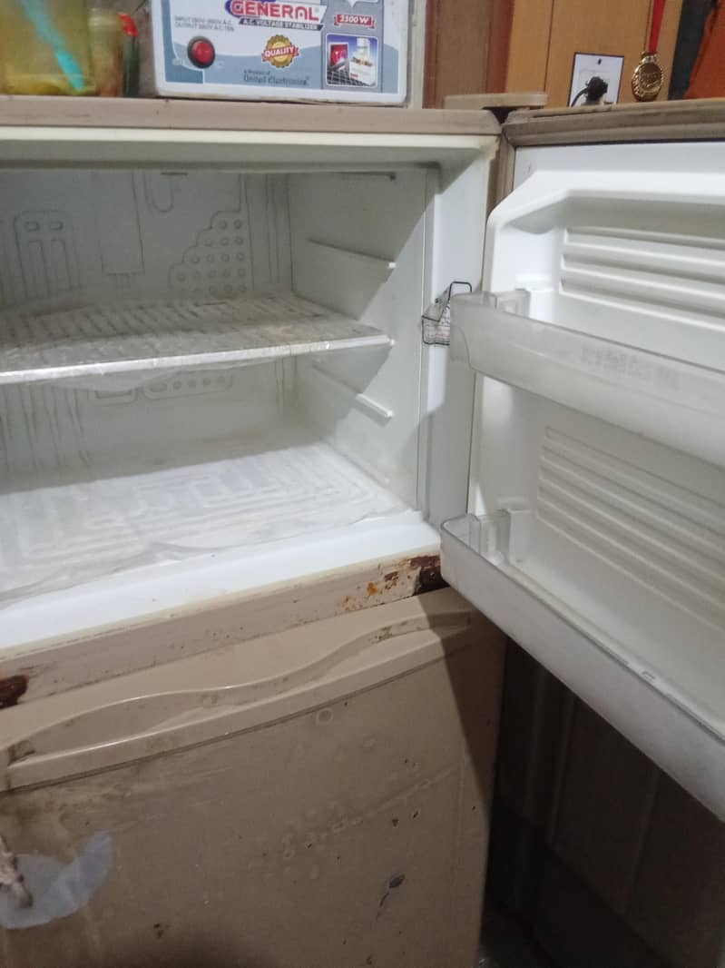 fridge & freezer 0