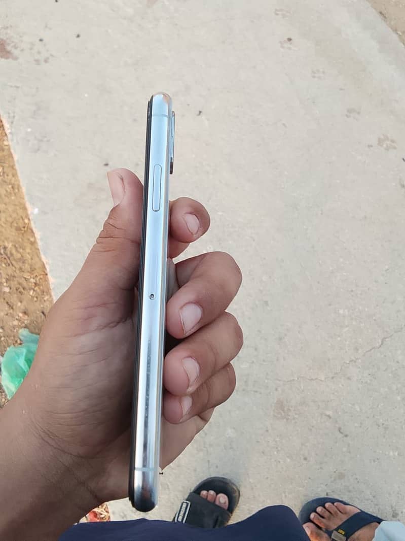 Apple iPhone X 3