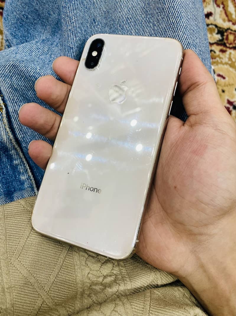 Apple iPhone XS 1