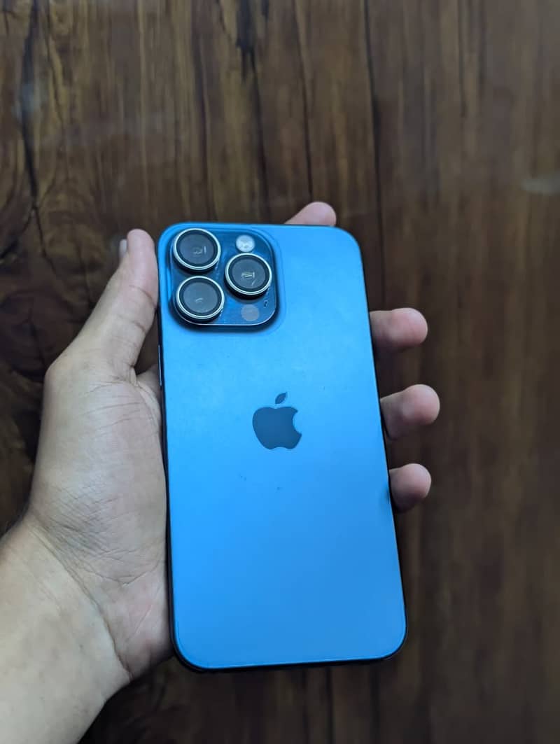 Apple iPhone 15 Pro Max 0