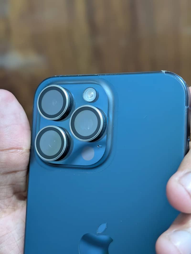 Apple iPhone 15 Pro Max 1