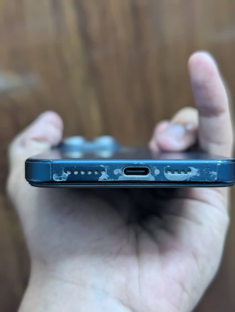 Apple iPhone 15 Pro Max 2
