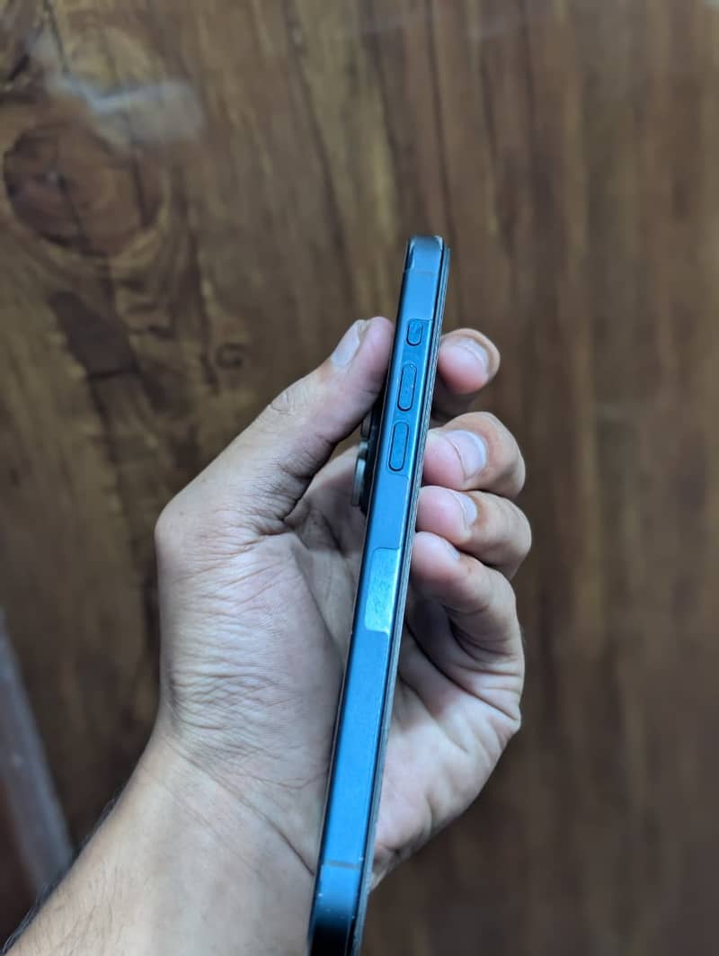 Apple iPhone 15 Pro Max 3