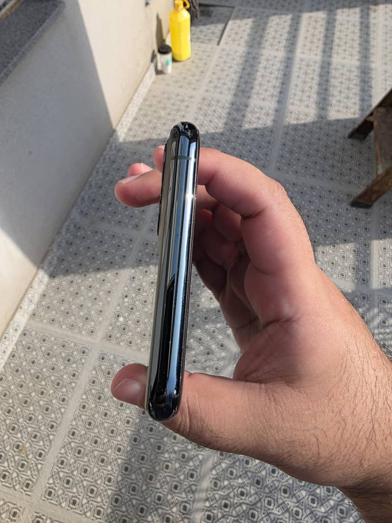 Apple iPhone 11 Pro Max 2