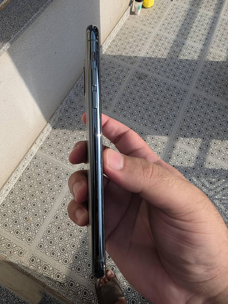 Apple iPhone 11 Pro Max 3