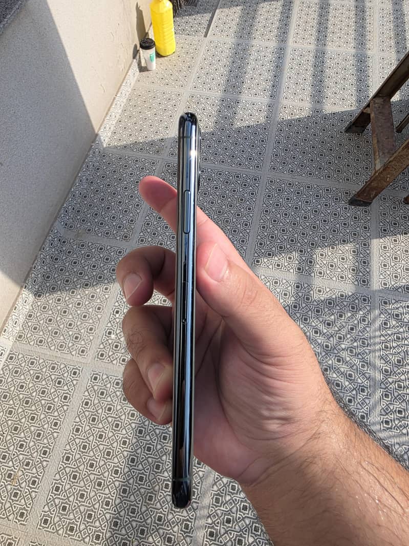 Apple iPhone 11 Pro Max 4