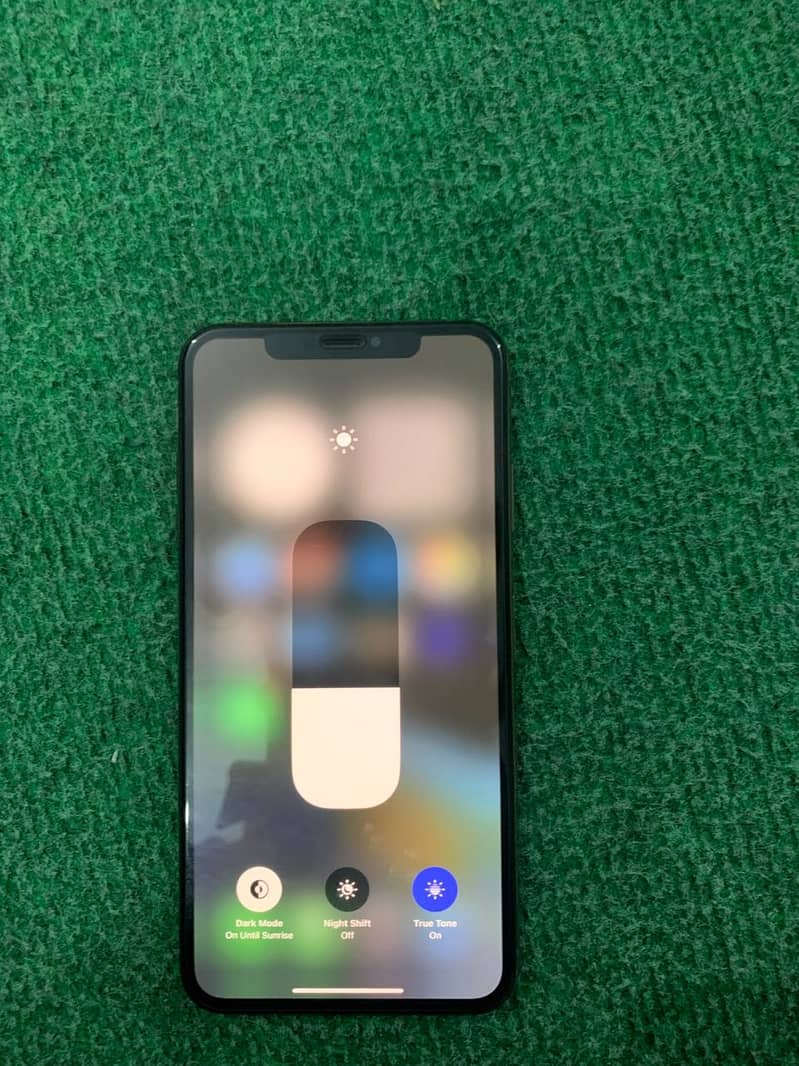 Apple iPhone XS Max 5