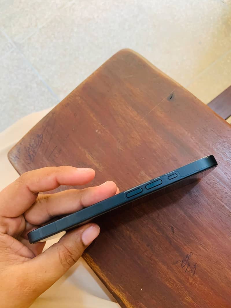 Apple iPhone 14 5