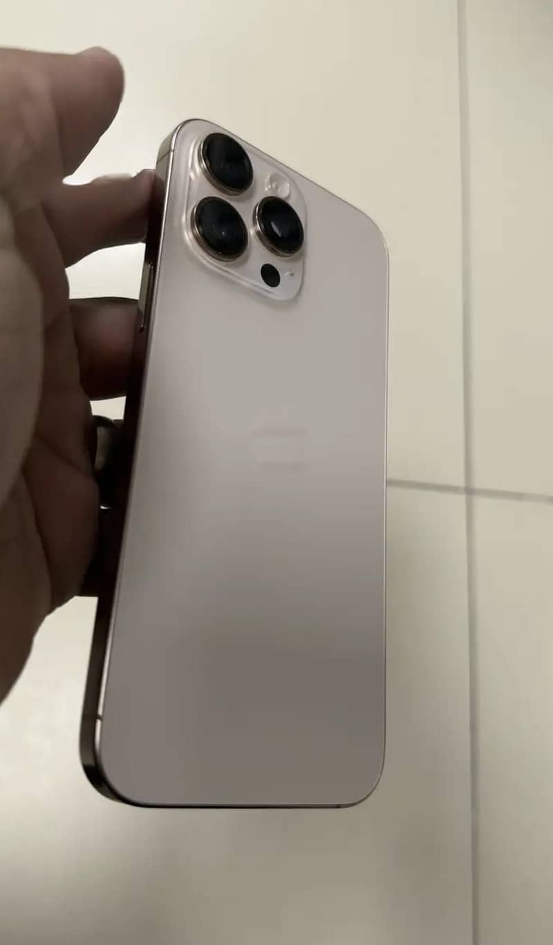Apple iPhone 16 Pro Max 5