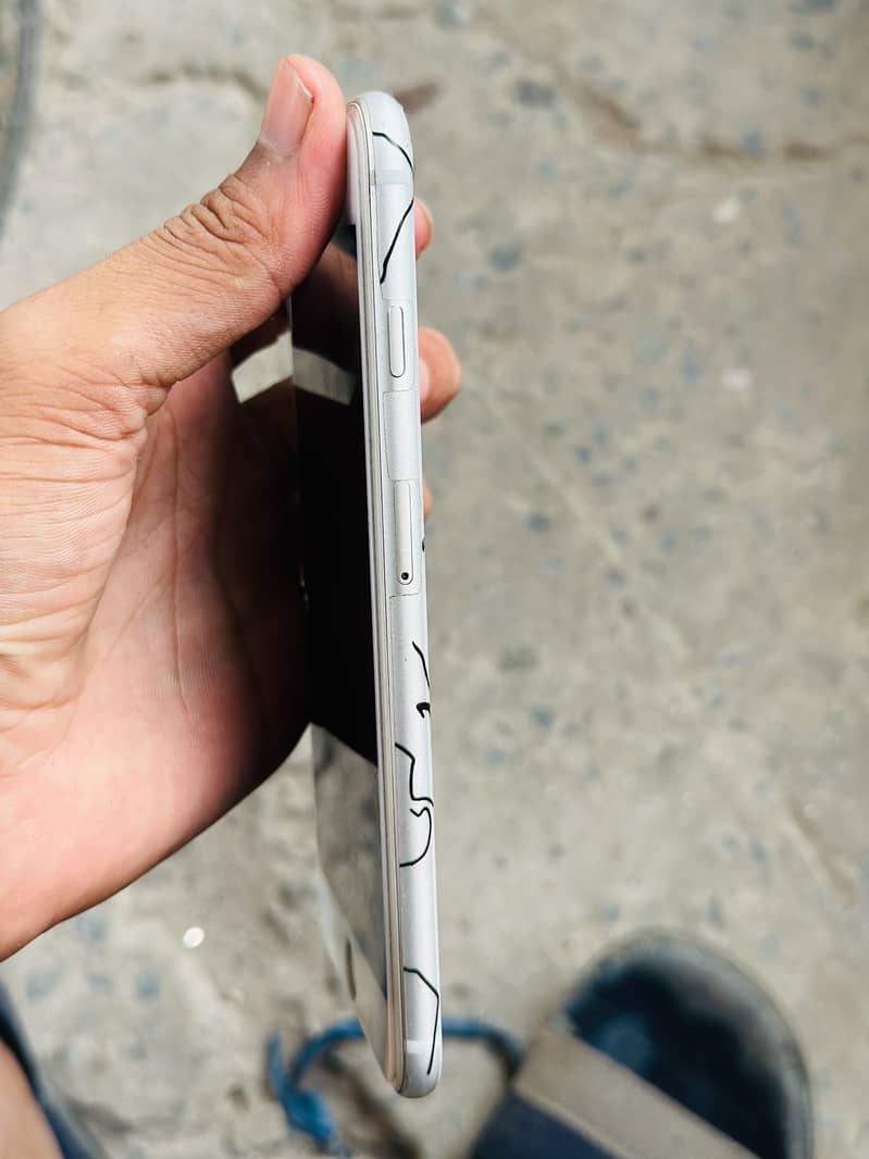 iPhone 8plus 4