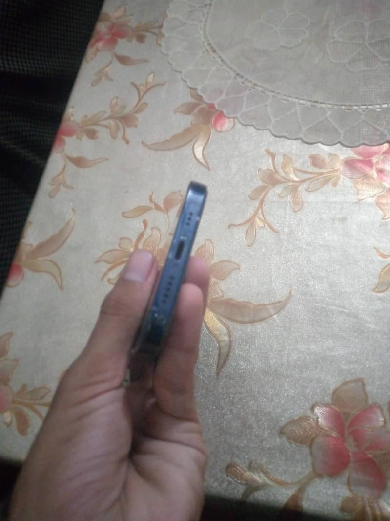 Apple iPhone 12 3
