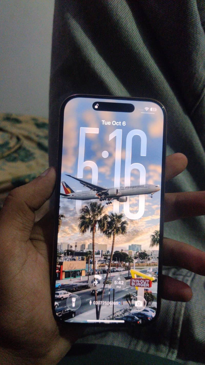Apple iPhone 16 Pro 0